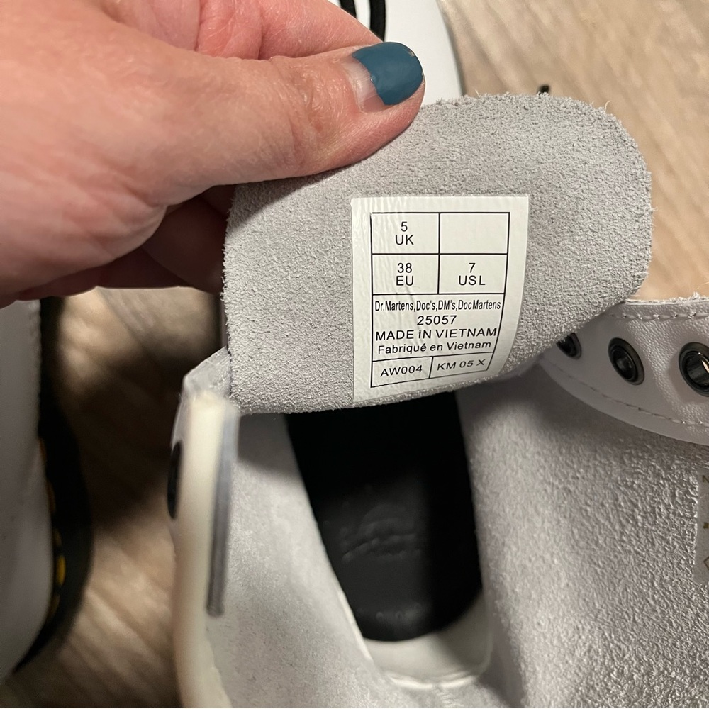 NEW Dr. Martens 1460 Smooth Leather Boot White 7 - Picture 9 of 11